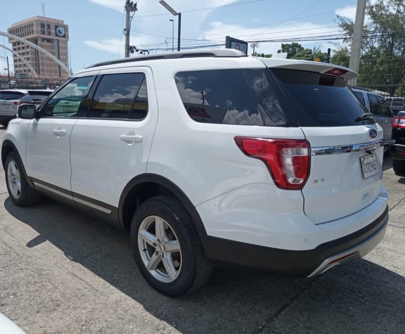 Ford Explorer XLT 4WD