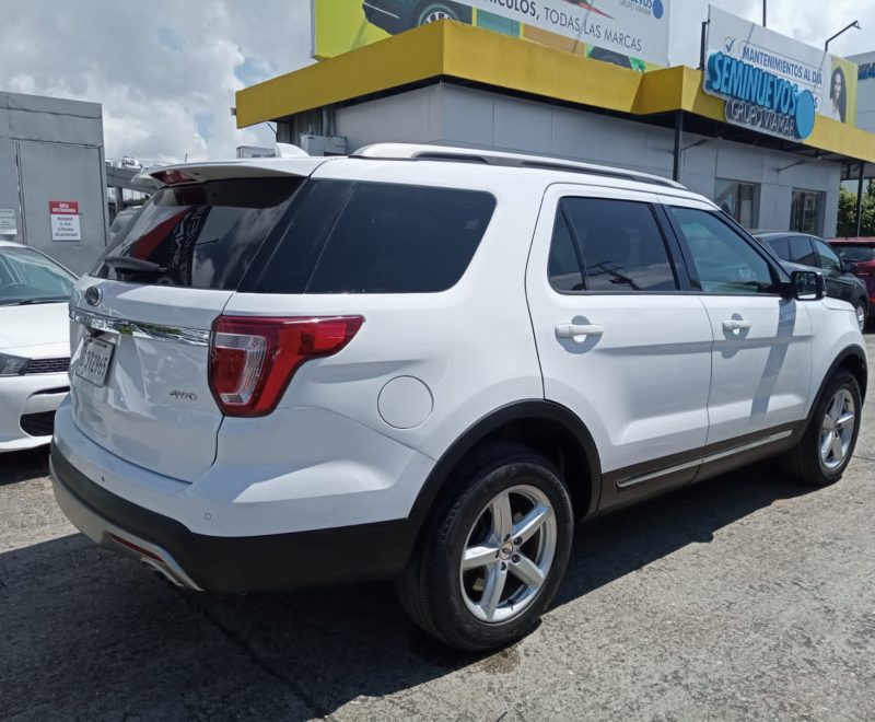 Ford Explorer XLT 4WD
